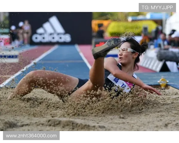 全运会田径女子跳远决赛激战正酣选手奋力拼搏创造新纪录
